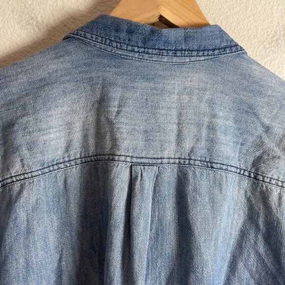 Old Navy Womens XL Classic Denim Shirt Button Up Chambray Top Light Wash Casual - Picture 8 of 8